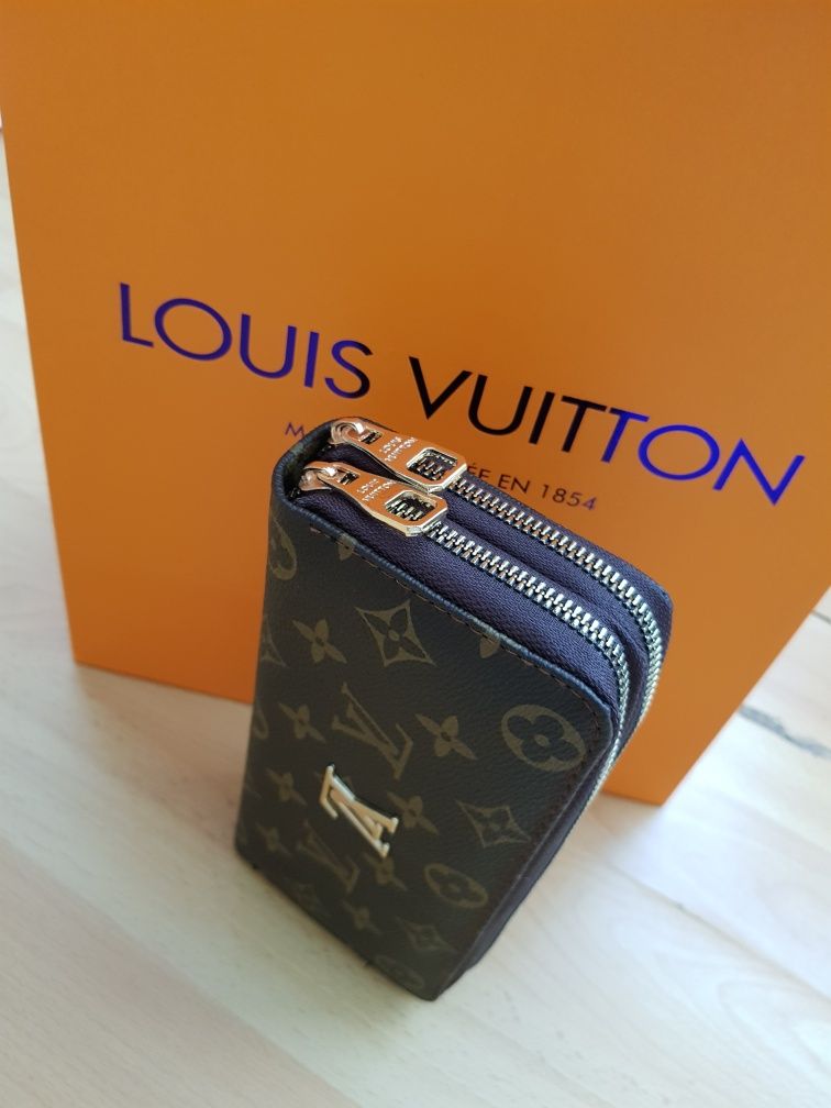 Portofel dublu Louis Vuitton, logo metalic,fermoare metalice