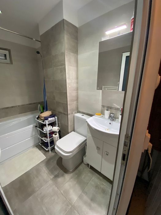 Închiriez apartament 3 camere Mioveni zona Robea !