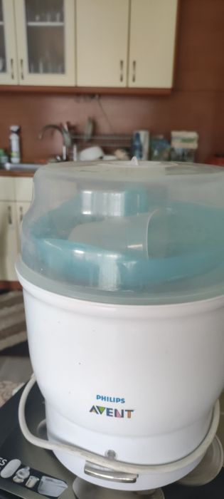 Стерилизатор на Avent и електрическа помпа за кърма Tommee Tippee