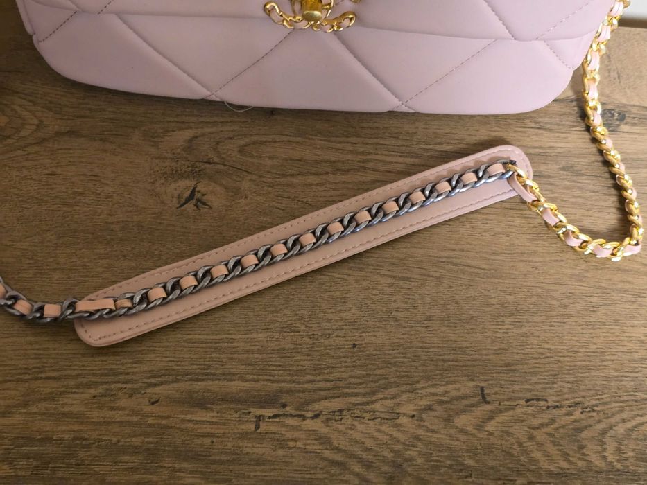 Chanel дамска чанта в цвят пудра естествена кожа