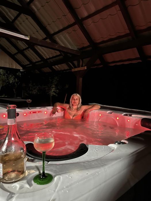 Cabana de închiriat cu piscină încălzită  si jacuzzi cu hidromasaj