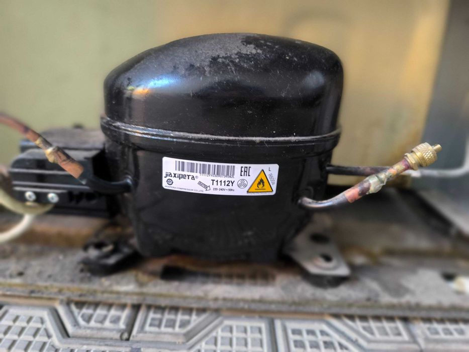 Индизит двухкамерний холодилник