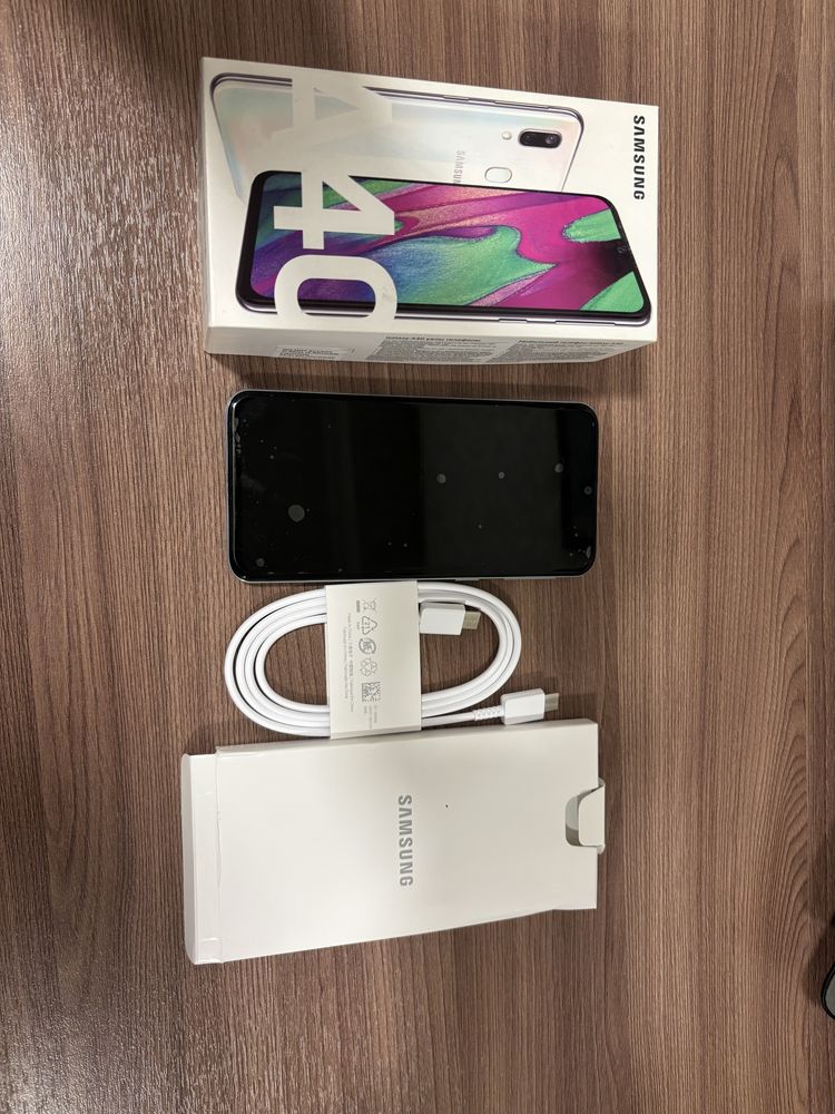 продам самсунг А40