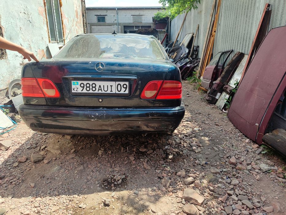 По запчастям продаётся МЕРСЕДЕС W210 E200