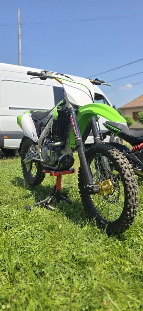 Vând acest cross kawasaki 400 bine intretinut