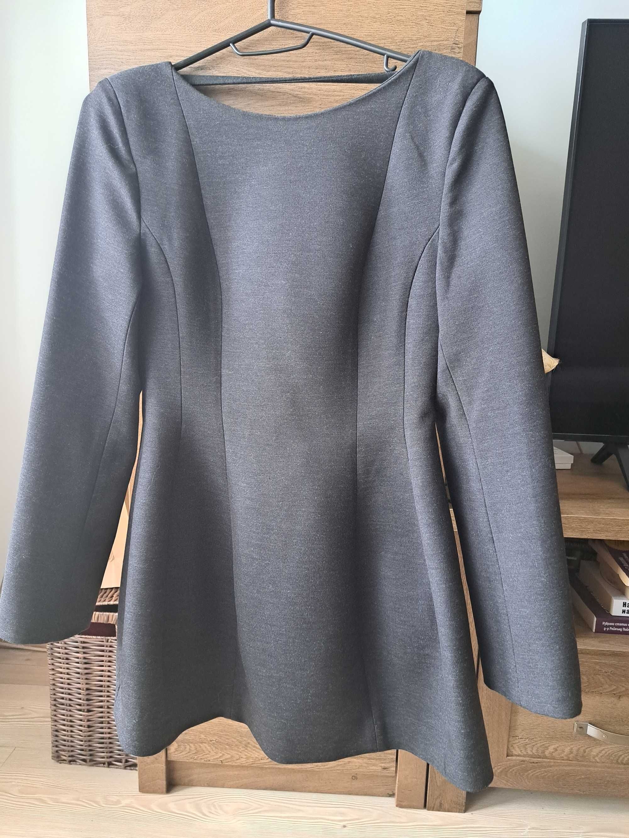 Zara рокля с гол гръб