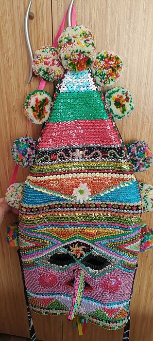 Кукерски маски.           .