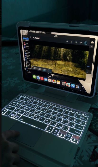 Продам чехол-клавиатуру для iPad айпад