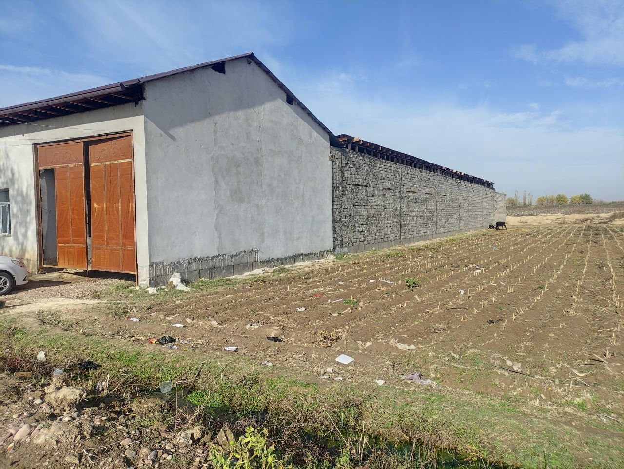 Uchastka sotiladi