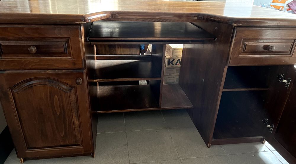 Голямо бюро от дърво масив