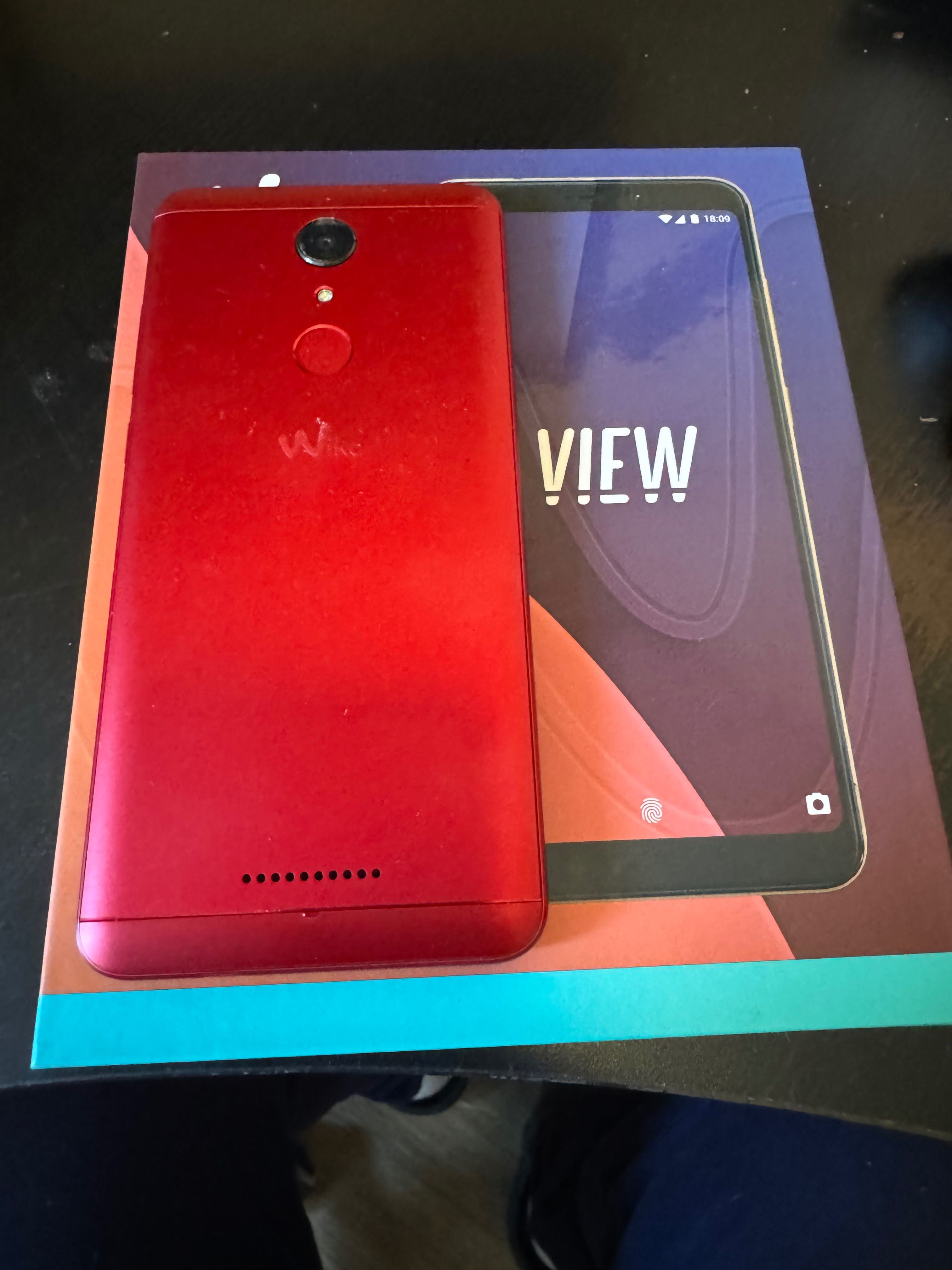 Wiko View red cherry
