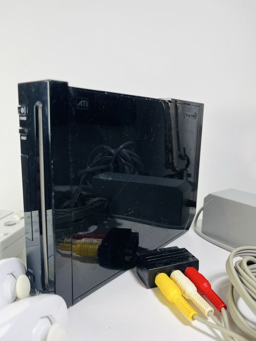 Consola Nintendo Wii + 2 controllere, 2 nunchuck si 60 de jocuri