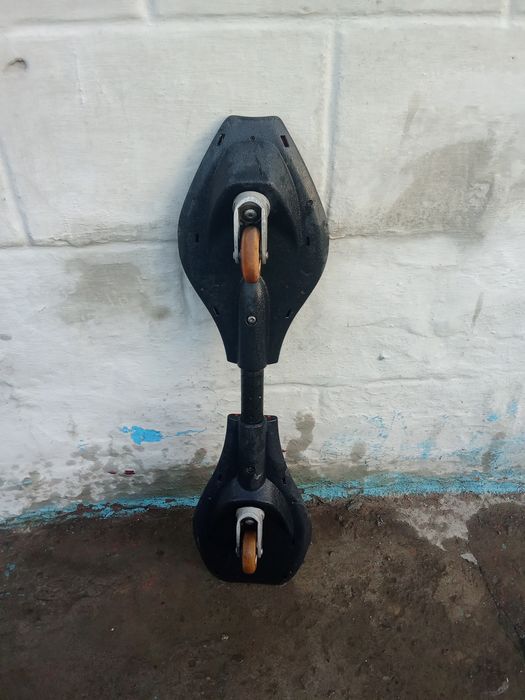 Двух колёсный скейт катался не долго