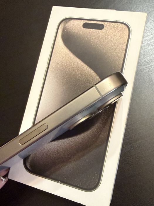 iPhone 15 pro Natural Titanium