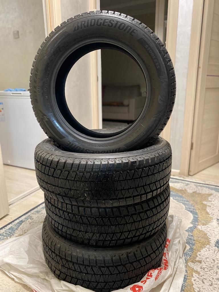 Шины зимние Bridgestone blizzak dm-v3 (Бриджстоун) размер 215/60/R17