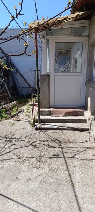 Vând casă str izvor