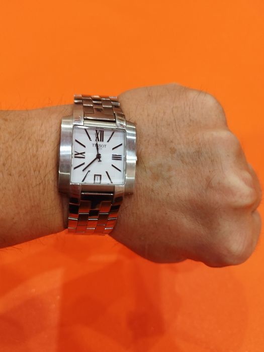 Продавам часовник Tissot