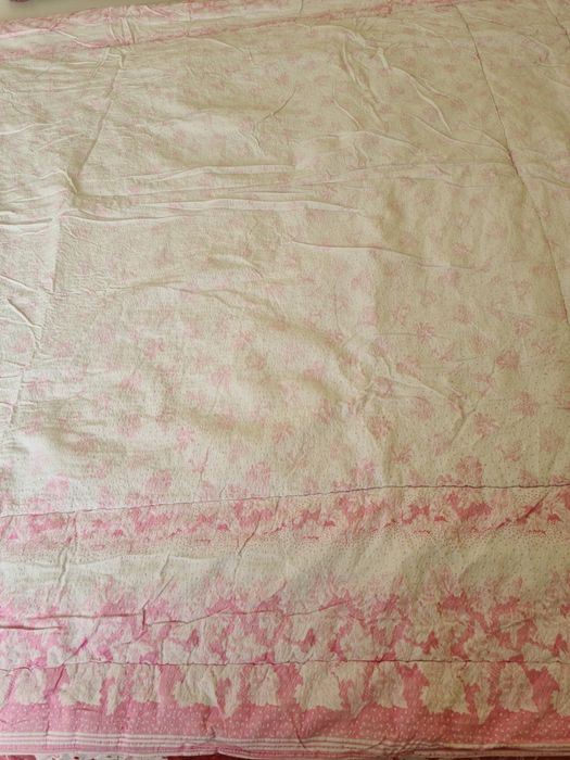 Юрган - двоен в бяло и розово.Рамер - ш - 165 см, д - 192 см Размер -