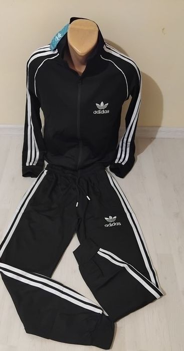 Trening Adidas pentru băieți/ barbati.