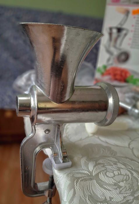 Ръчна месомелачка