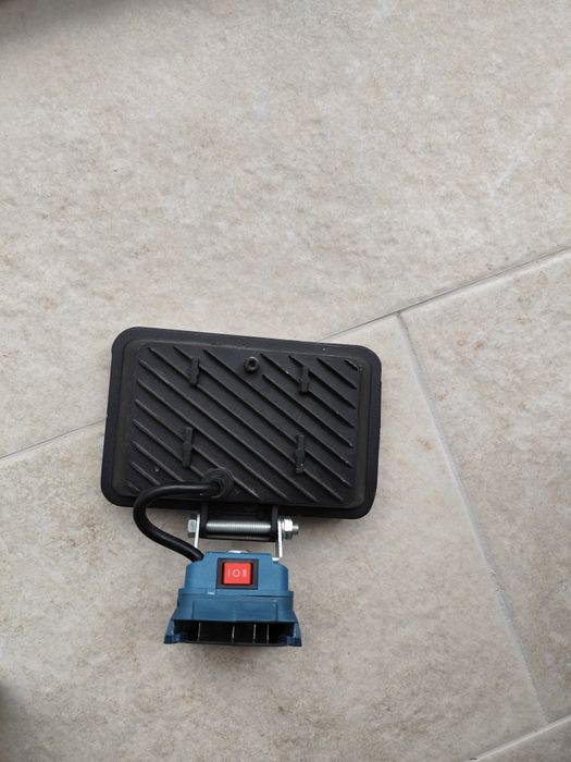 Лампа за батерии Bosch v18