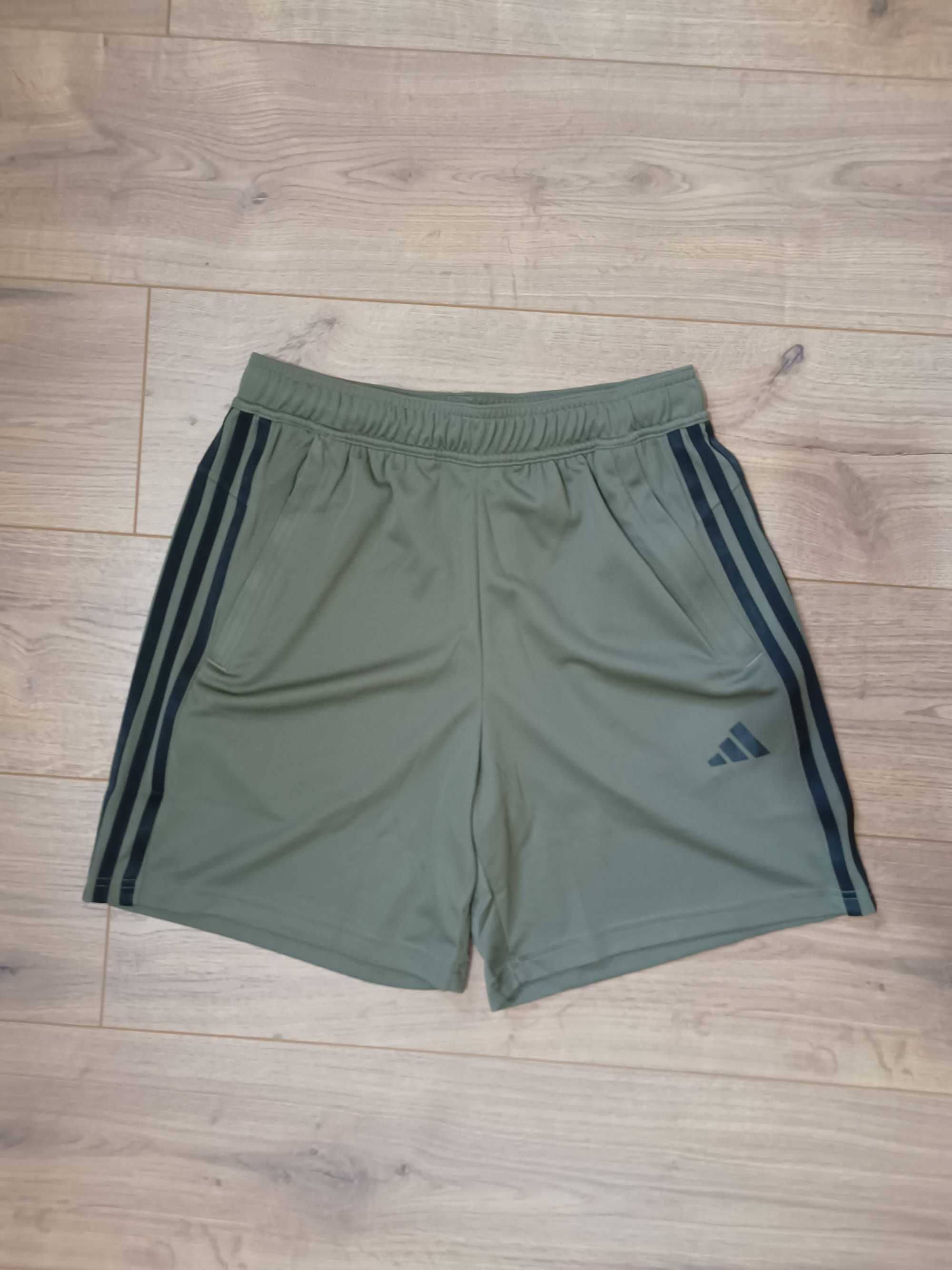 Adidas мъжки шорти - S