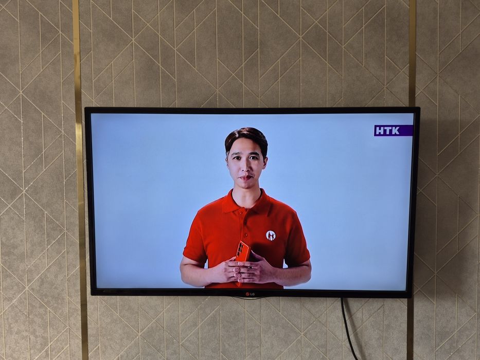 Телевизор LG в хорошем состоянии, диагональ экрана 107 см.