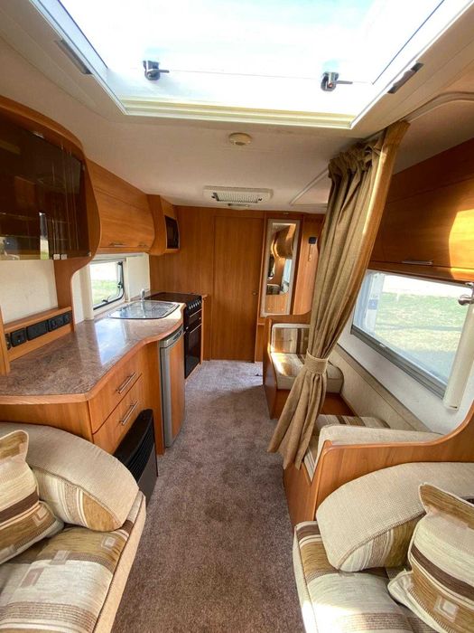 Rulota Explorer Mobilata si Utilata Pentru 6 Persoane