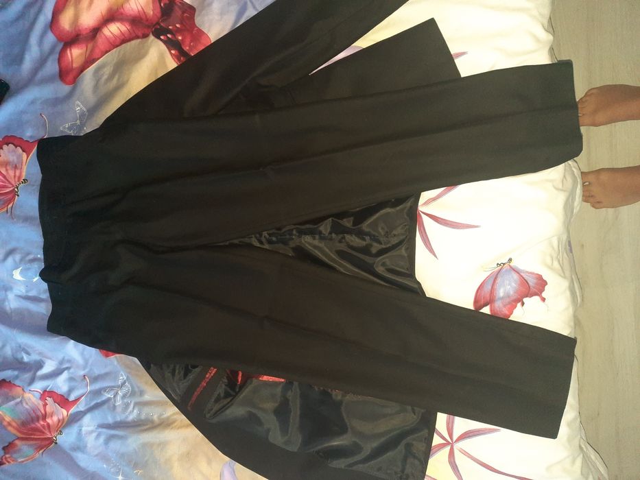 Costum barbatesc cadou 2 camasi!