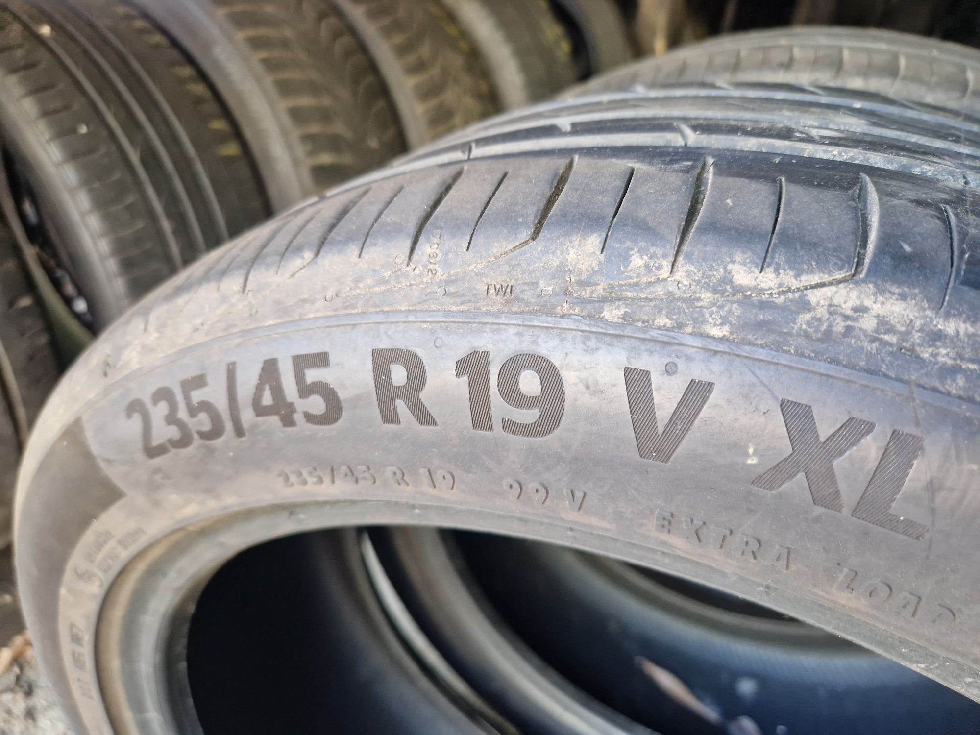 235 45 r19 continental