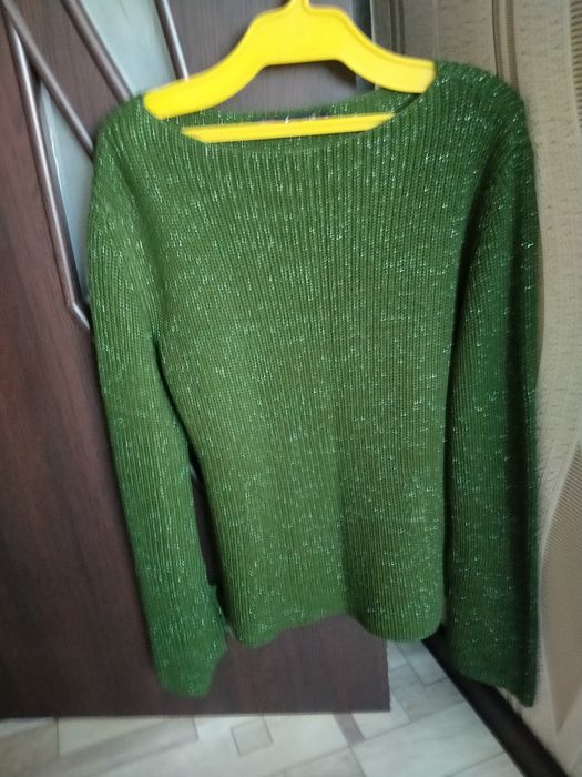 Продам куртку размер 48-50 и кофточки размер 46 .Все б/у