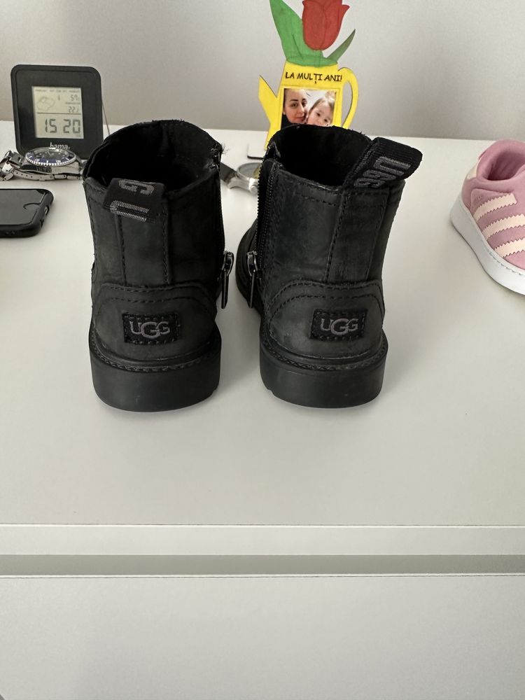 Vând ugg originale