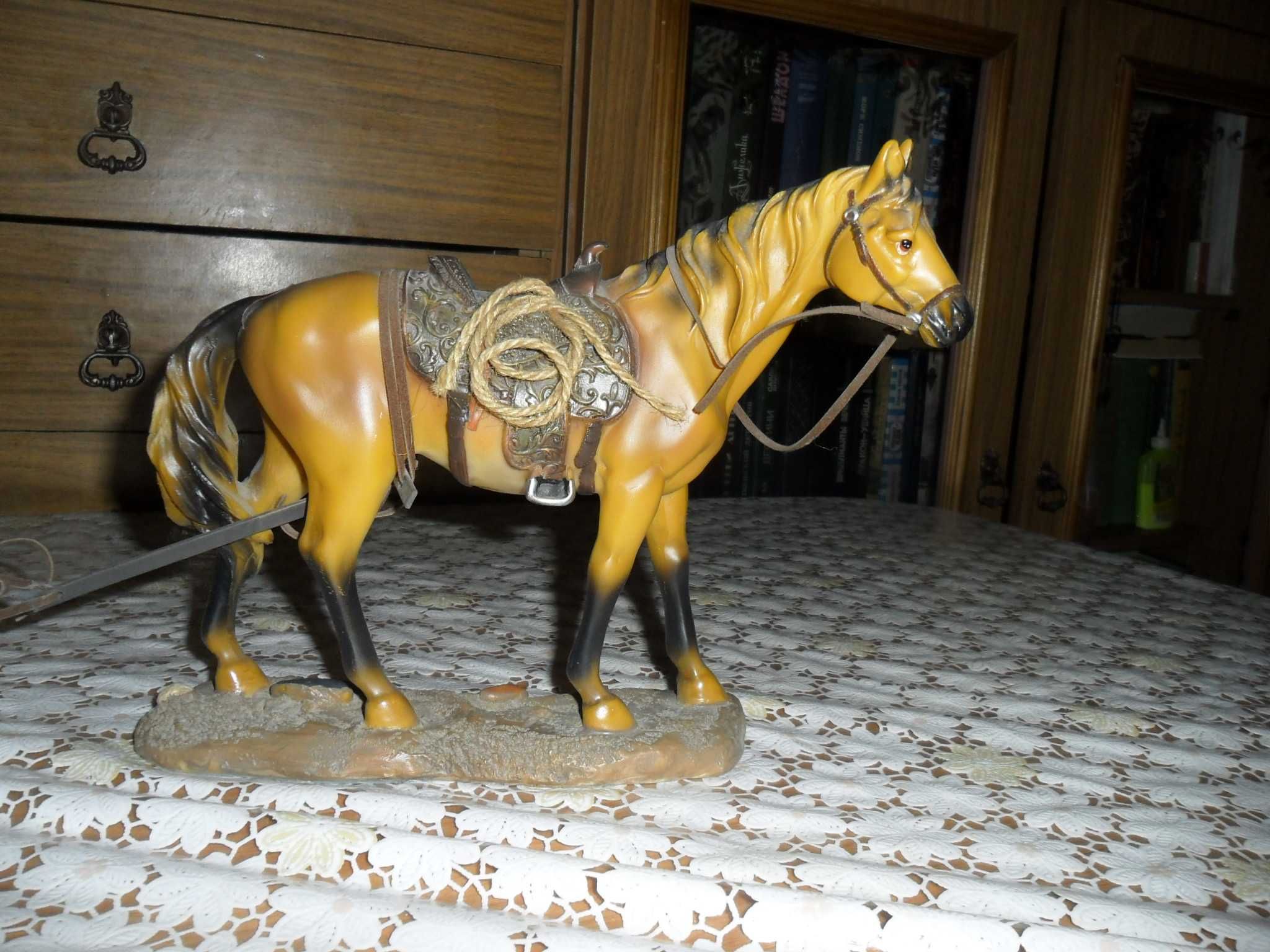 Продам статуэтку лошади