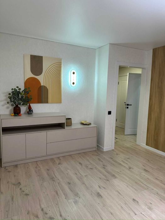 Продам 2 комнатную квартиру район ТД Пирамиды