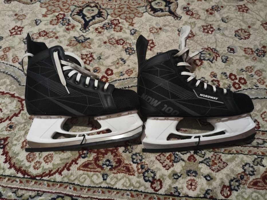 продам коньки вы хорошом состаяни 40 размер