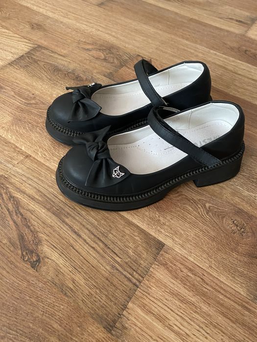 Туфли для девочки в отличном состоянии