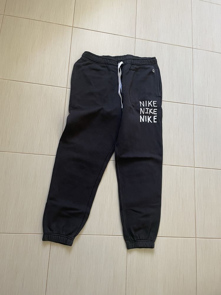 Долнище на Nike; размер L; оригинален