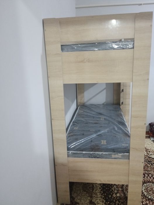 сотилади икки этажли кровать