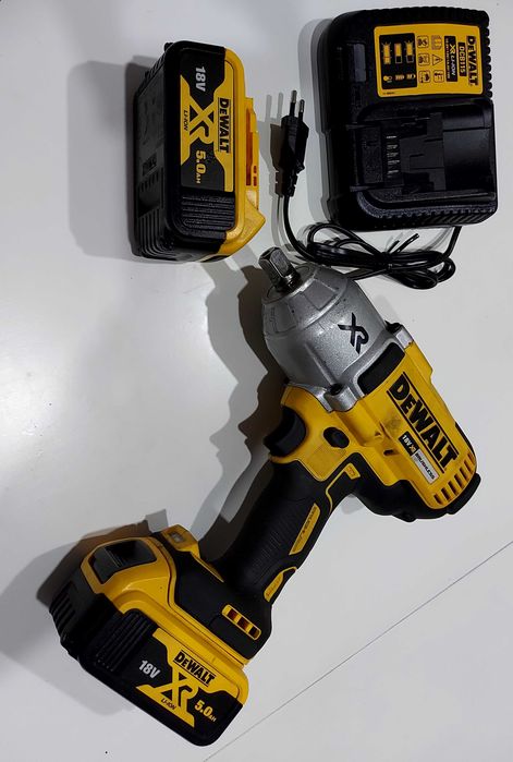 Гайковерт DeWALT DCF899 950Nm + 2броя Батерии 5Ah и зарядно