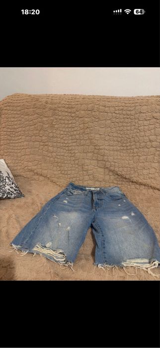 Pantaloni scurti de blugi