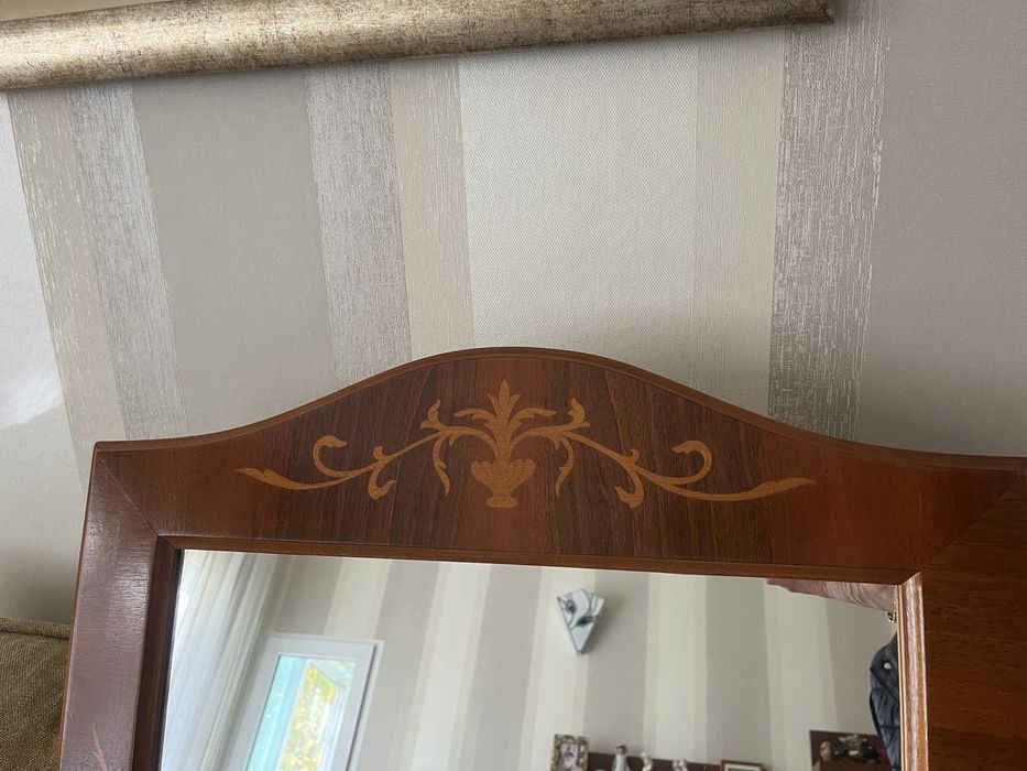 Красиво старинно огледало,масив,интарзия