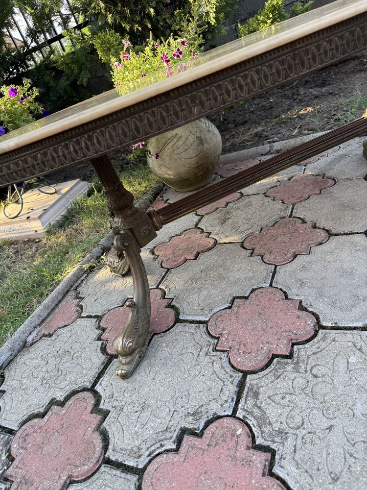 Masă din bronz cu blat de marmură