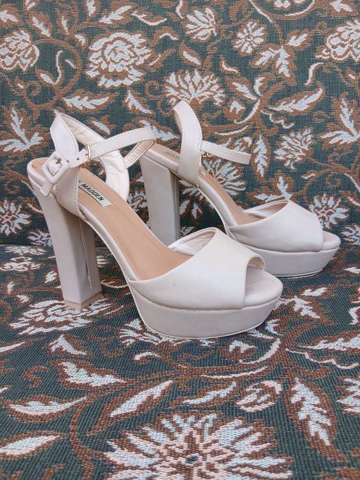 Продам красивые босоножки