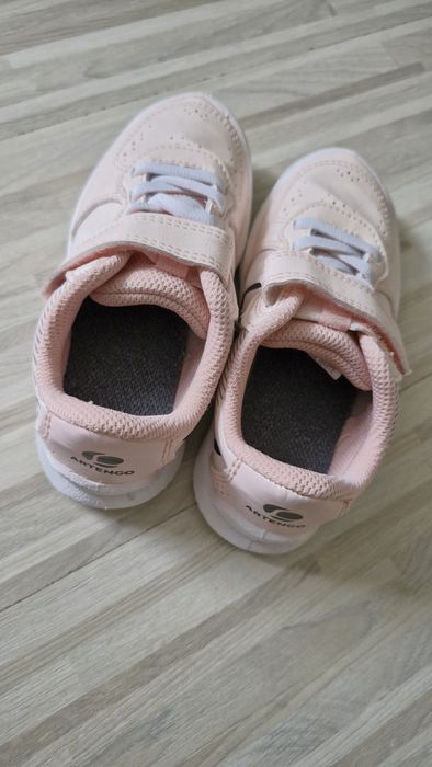 Adidasi pink white decathlon fete nr. 27