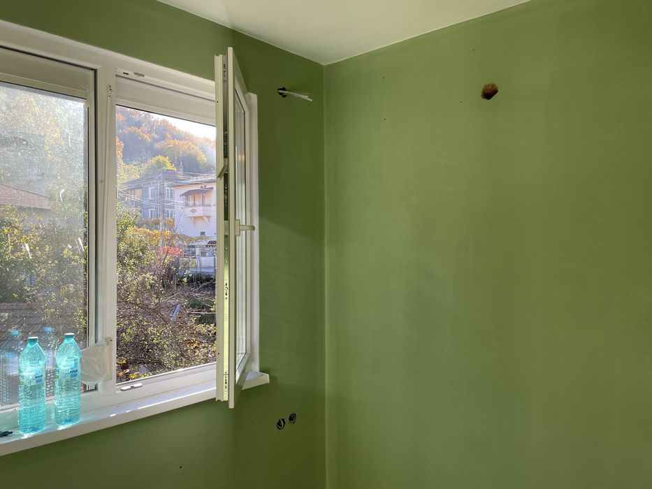 Вътрешни ремонти, обръщане на врати и прозорци, шпакловка, боядисване