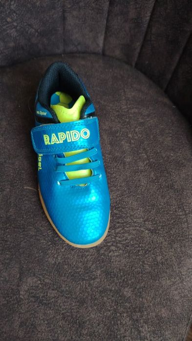 Продам кросовки футбольные