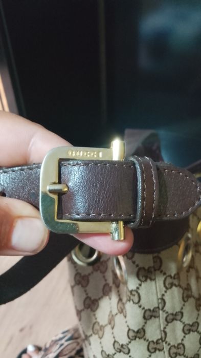 Geanta Gucci cu curea de piele