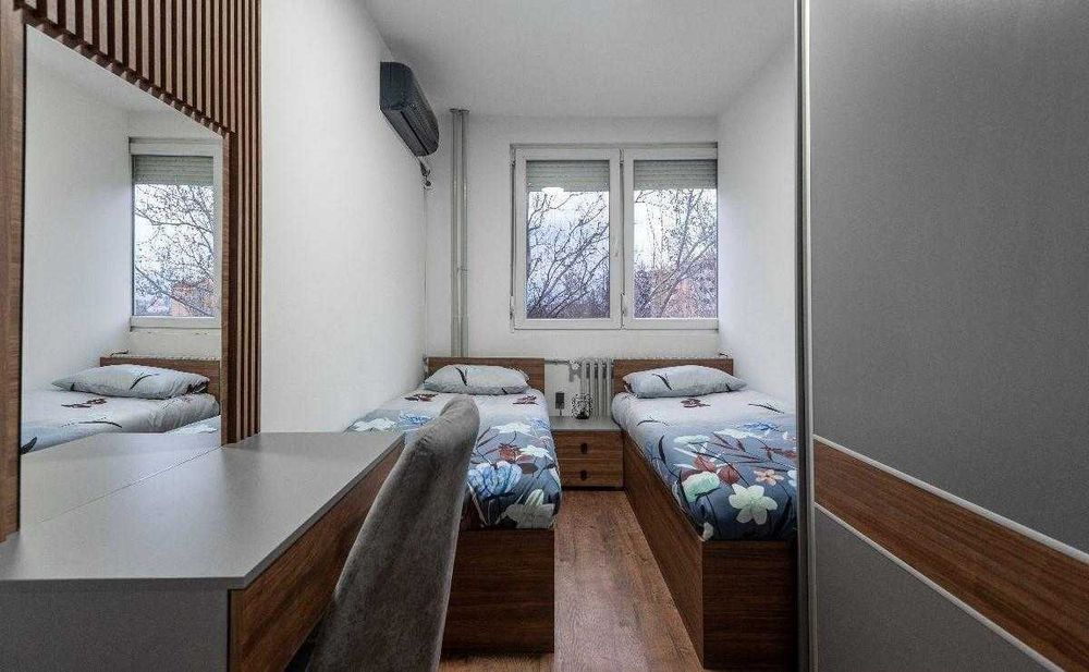 Дава се под наем Двустаен апартамент в Бургас, Славейков - 56 кв.м за 204 € - Снимка #3