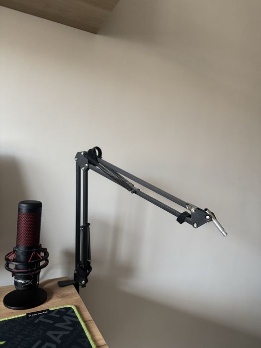 Микрофон HyperX Quadcast с кранштейном