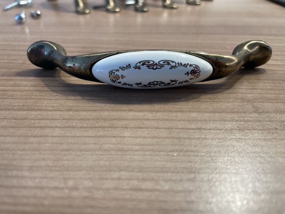 Se vinde maner mobilier antichizat